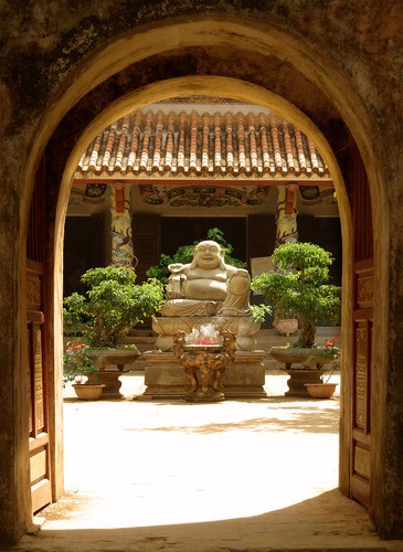 Teun's Tuinposters - Doorkijk naar boeddha