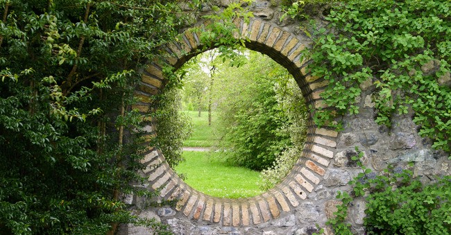 Tuinposter van Stenen doorkijk (panorama)