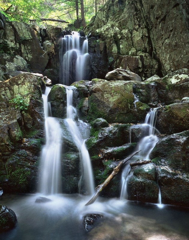 Tuinposter 'Waterval met stenen'