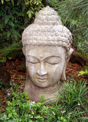 Tuinposter van Stenen buddha / boeddha beeld